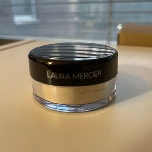 LAURA MERCIER TRANSLUCENT POWDER